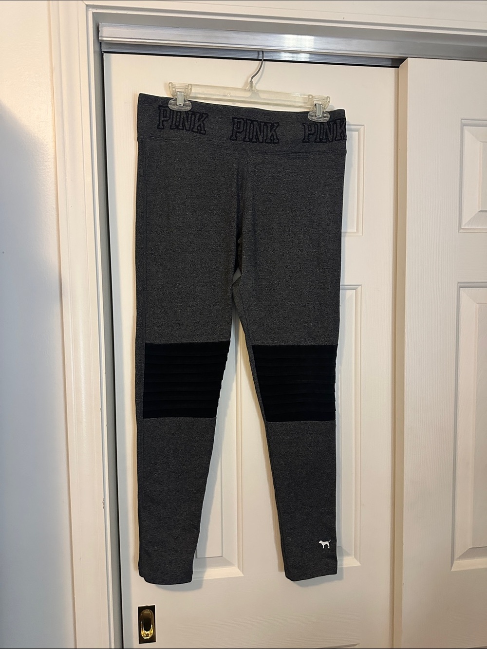 PINK Victoria's Secret Charcoal Gray Ribbed Knee Panel Leggings